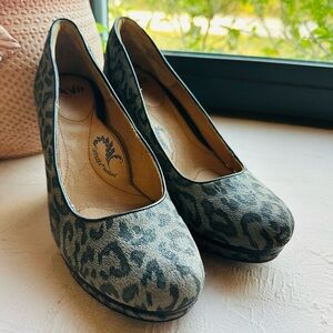 Sofft Broadway Grey Leather Horse Hair Leopard Print Heels 9.5